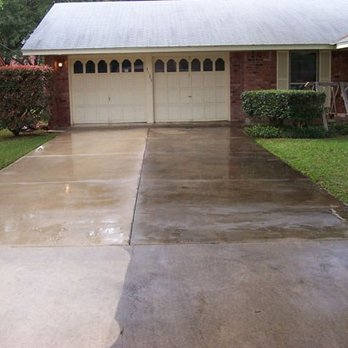 Spoon River Pressure Washing - a driveway in a residential neighborhood - Pressure Washers Near Me Spoon River Pressure Washing - a driveway in a residential neighborhood - Pressure Washers Near Me