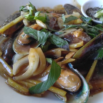 Basilic Vietnamese Grill - Wok tossed mussels - Vietnamese Near Me - North Miami, Florida Basilic Vietnamese Grill - Wok tossed mussels - Vietnamese Near Me - North Miami, Florida