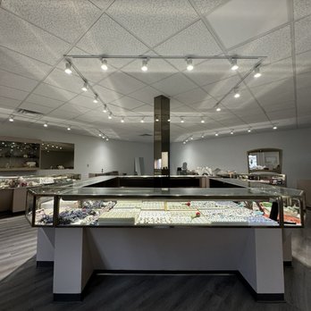 Ladonna Jewelers - Newly renovated showroom with a wide selection of diamonds, pearls, gold necklaces, rings and earrings. - Jewelry Near Me - Hamden, Connecticut Ladonna Jewelers - Newly renovated showroom with a wide selection of diamonds, pearls, gold necklaces, rings and earrings. - Jewelry Near Me - Hamden, Connecticut