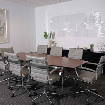Paronyan Law Firm - Car Accident Lawyer Conference Room In Los Angeles - Personal Injury Law Near Me - Glendale, California Paronyan Law Firm - Car Accident Lawyer Conference Room In Los Angeles - Personal Injury Law Near Me - Glendale, California