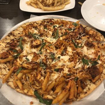 Laura's Bar And Grill - Chicken alla vodka flatbread - American Near Me - Smithfield, Rhode Island Laura's Bar And Grill - Chicken alla vodka flatbread - American Near Me - Smithfield, Rhode Island