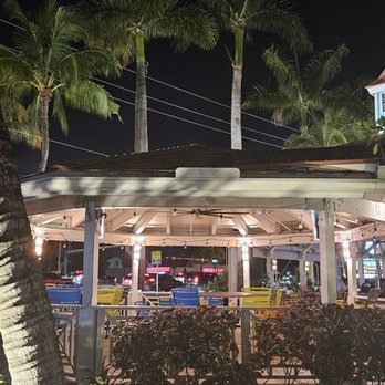 Bahama Breeze - Back Patio - Bars Near Me - Miami, Florida