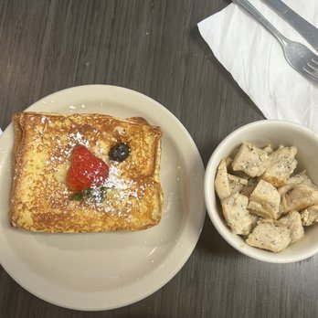 Sweet E's Cafe - Stuffed blueberry French toast and shredded chicken - Cafes Near Me - Honolulu, Hawaii Sweet E's Cafe - Stuffed blueberry French toast and shredded chicken - Cafes Near Me - Honolulu, Hawaii