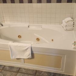 Americas Best Value Inn Fredonia - Tub! Better than it looked, for sure.