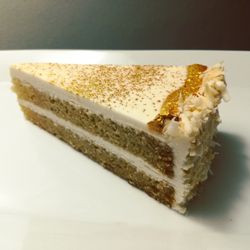 Nique's Vegan Desserts - Golden Cake