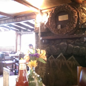 Mt Baldy Lodge - Cozy cabin feel - American Near Me - Mount Baldy, California
