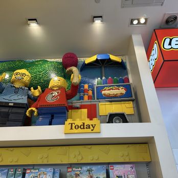 Lego - Lego displays - Toy Stores Near Me - New York, New York