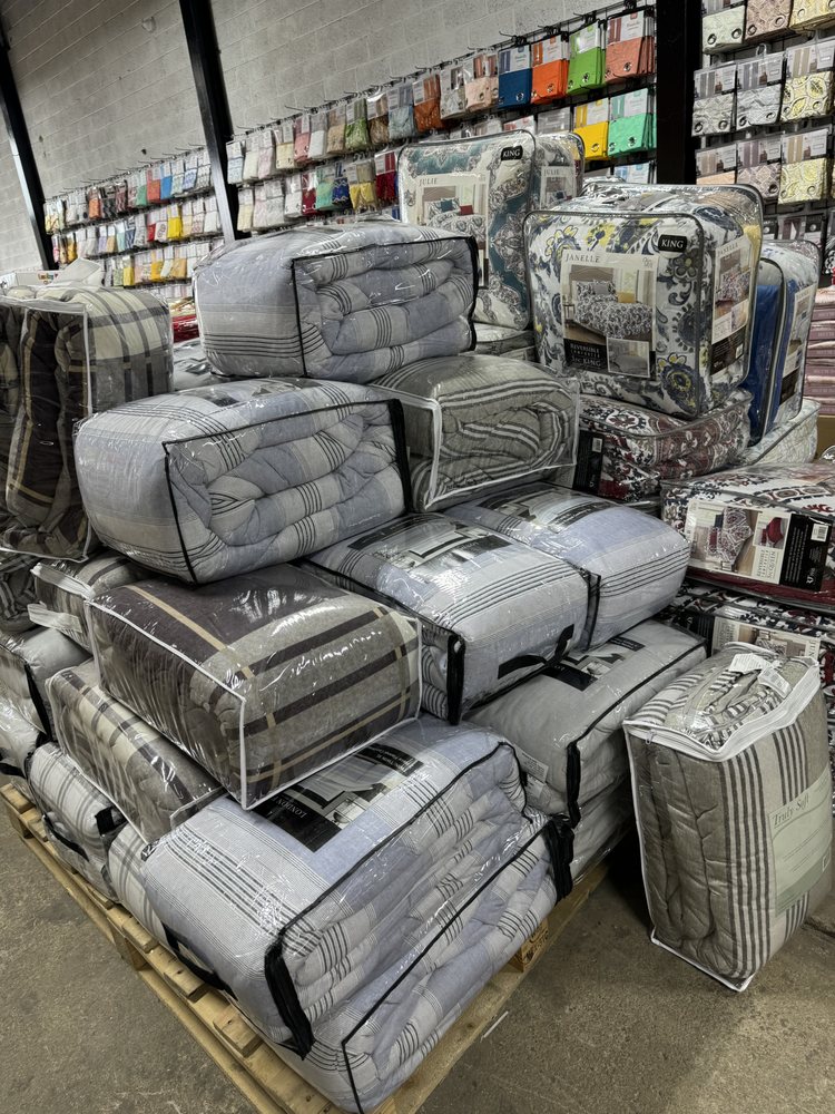 ROYAL LINEN OUTLET Updated September 2024 13 Photos 405 W