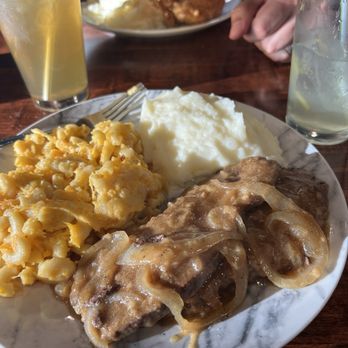 Munchies Southern Soul - I live and onions with macaroni and cheese and mashed potatoes. Delicious! - Soul Food Near Me - Williamsburg, Virginia
