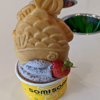 Somisomi - Cookies and cream with strawberry - Ice Cream & Frozen Yogurt Near Me - Irvine, California Somisomi - Cookies and cream with strawberry - Ice Cream & Frozen Yogurt Near Me - Irvine, California