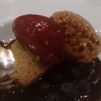 L'Ardoise - Pistachio cake w blue berries and cherry gelato - French Near Me - Paris, 75