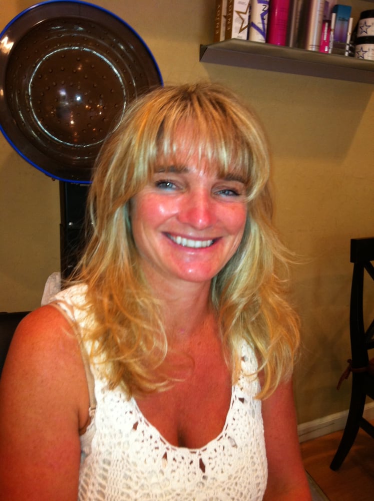 Snippity Chix For Hair Logo