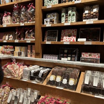 Elisabeth - Chocolatiers & Shops Near Me - Brussels, BRU