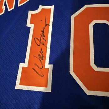 New York Knicks - Walt Frazier autograph - Professional Sports Teams Near Me - New York, New York