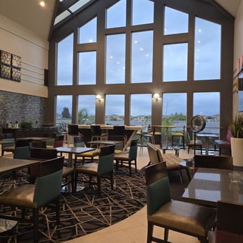 La Quinta by Wyndham Dublin - Pleasanton - The breakfast area very spacious and nice big windows. - Hotels Near Me - Dublin, California