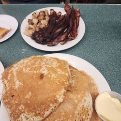 Carl's Oxford Diner - Pancakes and bacon