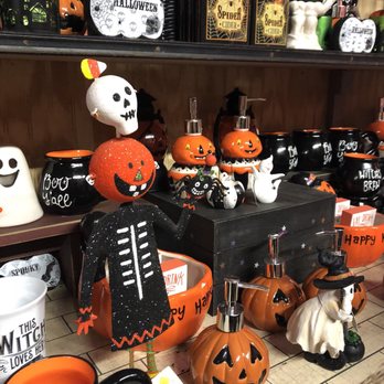 The Great Pumpkin Farm - Halloween decor shop - Pumpkin Patches Near Me - Clarence, New York