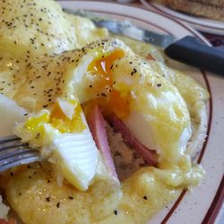 Gordon Ramsay is wrong. It's a perfectly poached egg that shows you know how to cook!