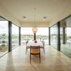 Regency Custom Homes - storefront glass 270 degrees around the dining room