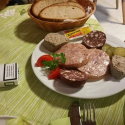 Zum Schloßgarten - Eine schöne große Platte mit hausmacher Wurst. Gute Qualität und von der Menge her mehr als ausreichens.