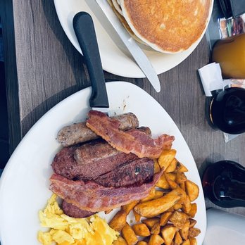 Becker’s Restaurant - Hearty breakfast - American Near Me - Ashtabula, Ohio