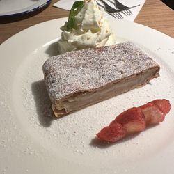 Gasthaus Goldenes Dachl - Apple Strudel