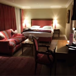Forbury Hotel - Bed and seating area...