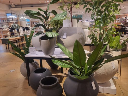 Crate & Barrel by null