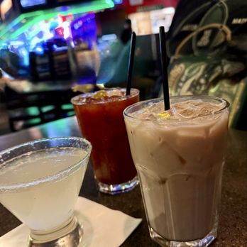 Maxwells Pub & Grill - Pubs Near Me - Beaverton, Oregon