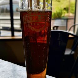 Central Coast Brewing - Pint of Cervantez beer