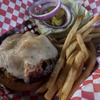 Vinnie's Caddyshack Bar & Grill - Southwest BBQ Burger - American Near Me - Metairie, Louisiana Vinnie's Caddyshack Bar & Grill - Southwest BBQ Burger - American Near Me - Metairie, Louisiana