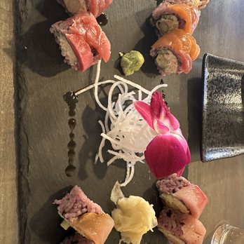 Kuro Sushi - Aquarium roll - Sushi Bars Near Me - Bellevue, Washington Kuro Sushi - Aquarium roll - Sushi Bars Near Me - Bellevue, Washington