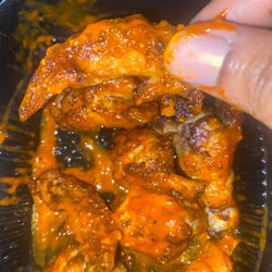 Papa Johns Pizza - Seriously what is this?? They put just the wing tip. I'm speechless