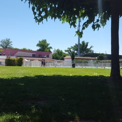 Piscine municipale de Blagnac - Après la baignade, lunch et bronzage!