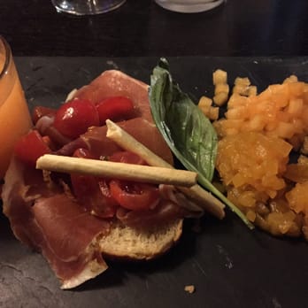 Chez Jean - Melon ("smoothie" and salsa style) with jamon on a crostini! - Brasseries Near Me - Bordeaux, 33