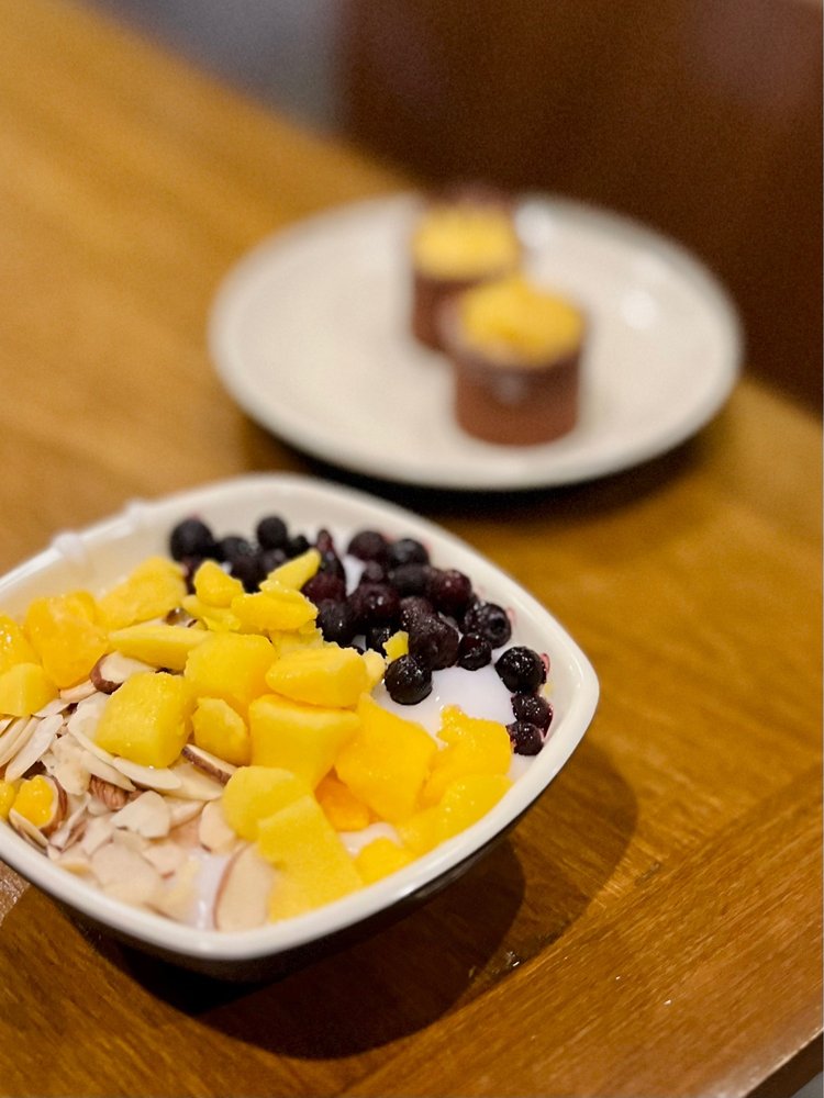 BRUIN PLATE Updated August 2024 82 Photos & 42 Reviews 350 De