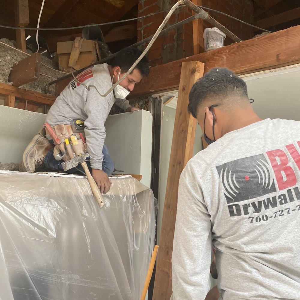 We also realized one corner of the kitchen was about 1/2" lower than the rest of the ceiling so the crew was able to fix the leveling issue. We also realized one corner of the kitchen was about 1/2" lower than the rest of the ceiling so the crew was able to fix the leveling issue.