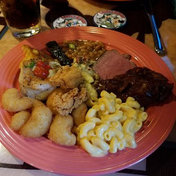 Goofy's Kitchen - First plate - American Near Me - Anaheim, California