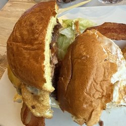 Vivir Sin Dormir - The Americana burger Freakn amazing The cook on the beef the char the cheese omg we are all so satisfied
