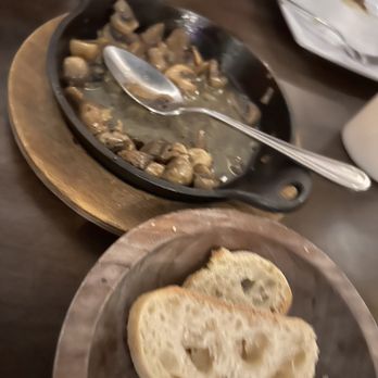Vino Wine & Tapas Room - Wine Bars Near Me - Tarzana, California