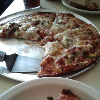 Zachary's Chicago Pizza - Gluten free thin crust pizza with sausage, garlic, mushrooms and zucchini - Pizza Near Me - Berkeley, California Zachary's Chicago Pizza - Gluten free thin crust pizza with sausage, garlic, mushrooms and zucchini - Pizza Near Me - Berkeley, California