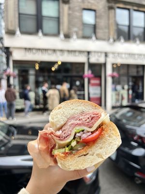 Monica's Mercato by null