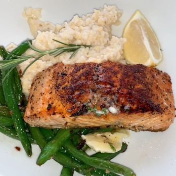 Old Mulehouse - Salmon with grits and green beans - Pubs Near Me - Jasper, Georgia Old Mulehouse - Salmon with grits and green beans - Pubs Near Me - Jasper, Georgia
