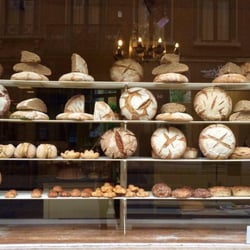 Boulangerie Pâtisserie Legrand - La vitrine, pleine de trésors prometteurs