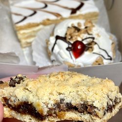 Motta's Bakery - Fig bar lots of filling