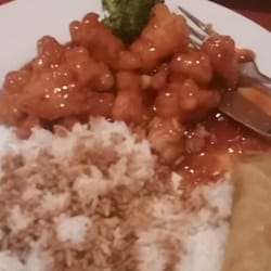 Hunan Inn Asian Bistro - My friends general tsos chicken!
