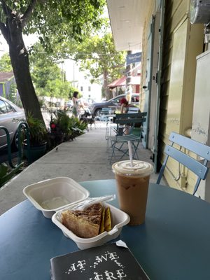 Petite Clouet Café by null