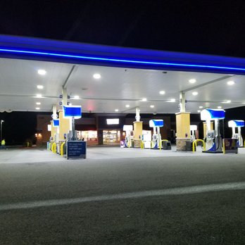 Arco - Huge gas station, think there is 16 pumps total - Gas Stations Near Me - Upland, California