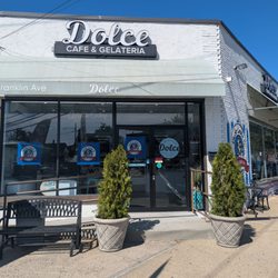 Dolce Gelateria - Store entrance