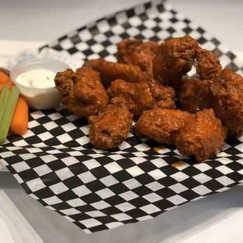 Gianni’s Pizza & Wings - Wings - Pizza Near Me - Erin, Ontario Gianni’s Pizza & Wings - Wings - Pizza Near Me - Erin, Ontario